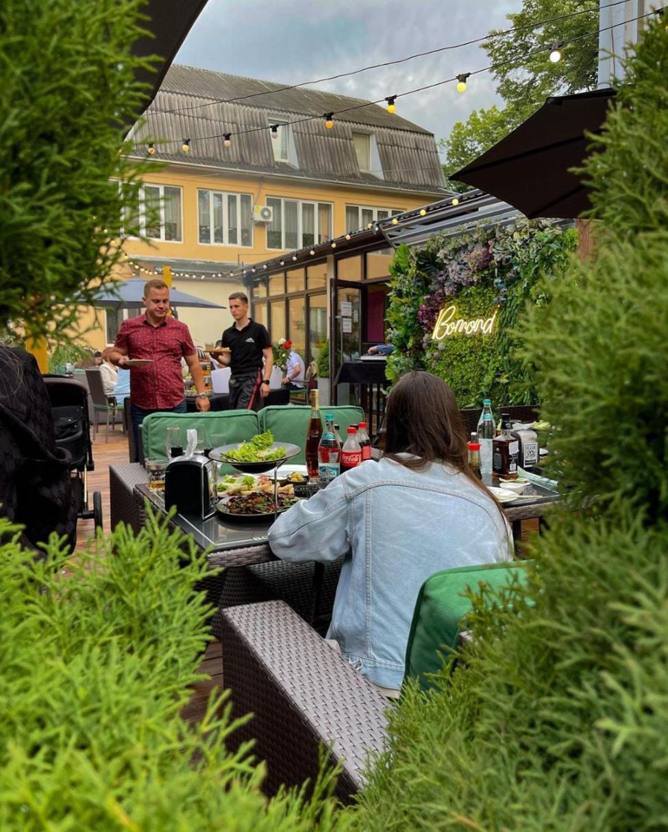 Vila Bomond Hotell Edinet Eksteriør bilde